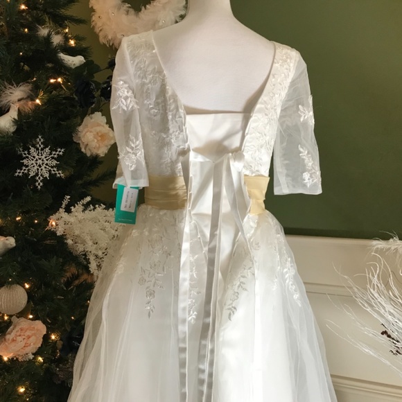 Formal evening gown or Wedding Dress with 1/2 length sleeves - Picture 4 of 9